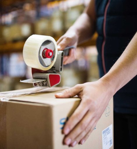 male-warehouse-worker-sealing-cardboard-boxes-PSKUTTE.jpg